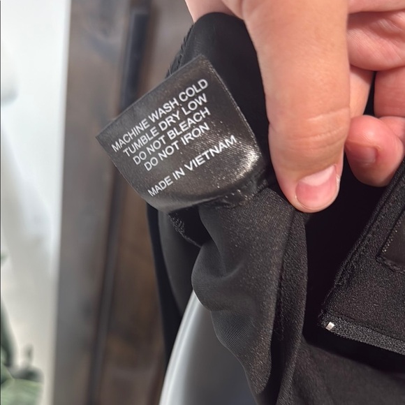 Chic Black V-Neck Romper open cross cross back Women’s Size L - Picture 7 of 8